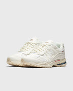 New Balance 2002R