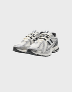 New Balance 2002R